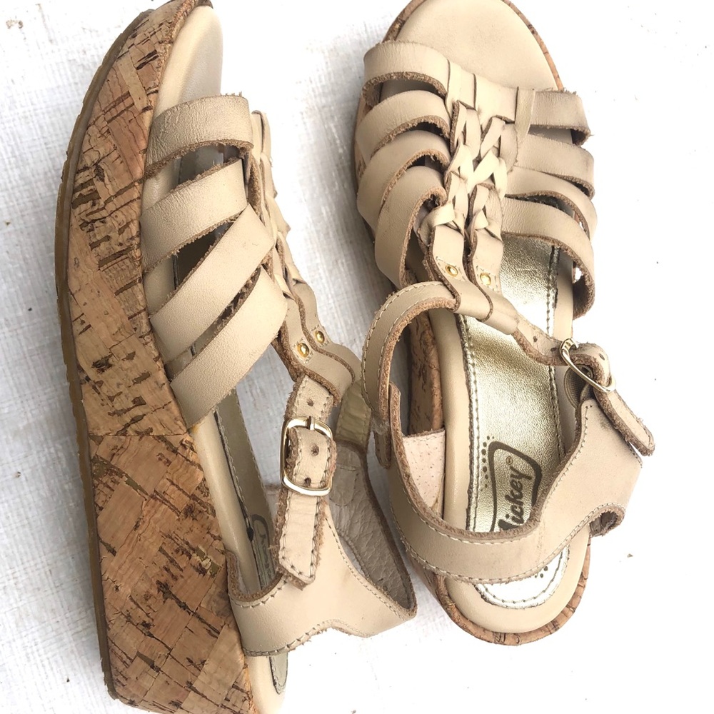 Girl’s Beige Platforms Sandals